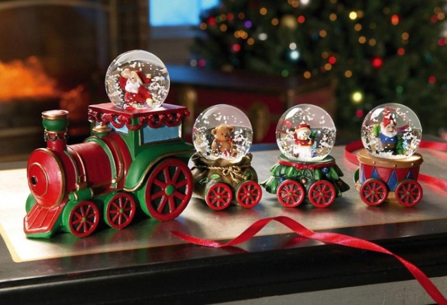  Santa's Collectible Christmas Miniature Snow Globe Train
