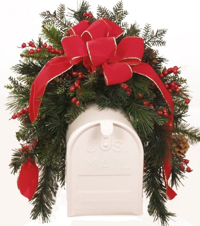 Christmas Mailbox Cover with Berries