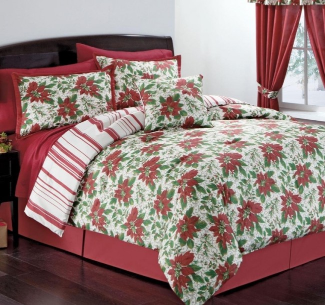 Poinsettia Wreath Comforter Set