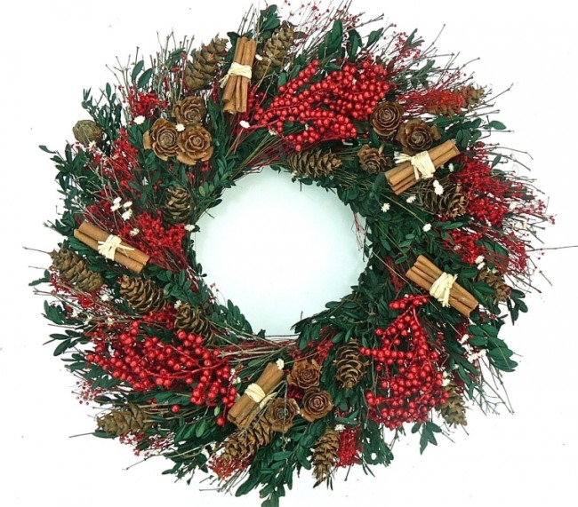 Cinnamon and Berry Elegant Boxwood Dried Holiday Door Wreath