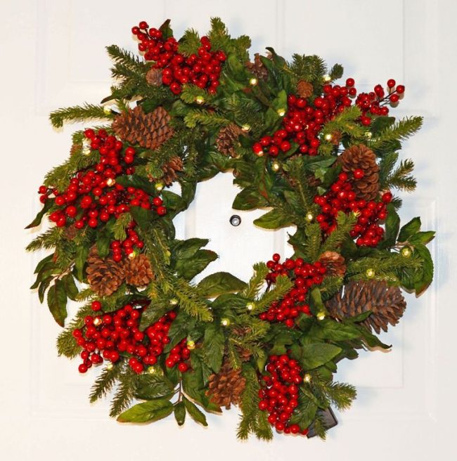 pre-lit-led-christmas-pine-wreath-with-pine-cones-and-red-berries