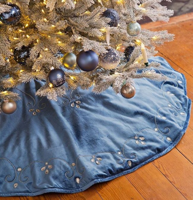 blue-velvet-christmas-tree-skirt