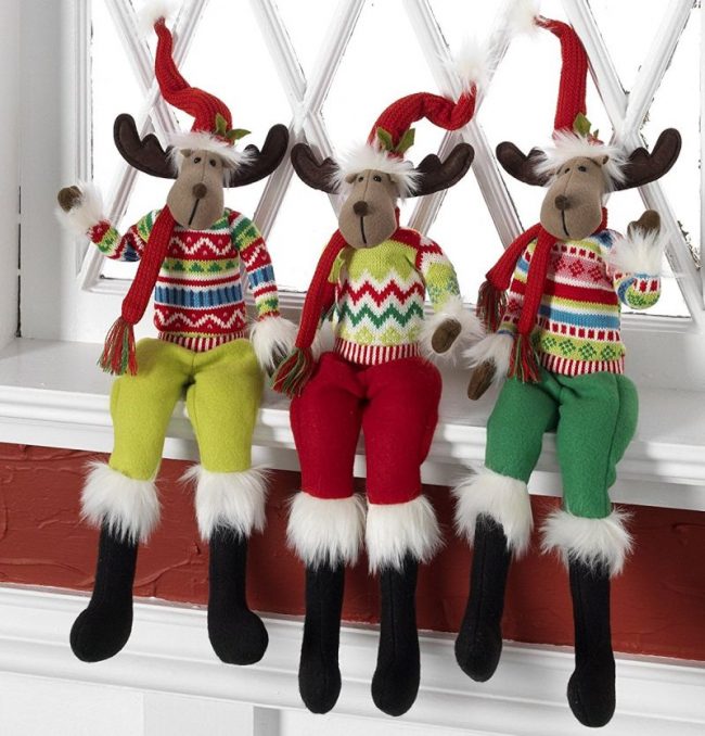 christmas-posable-moose-with-hat-and-sweater