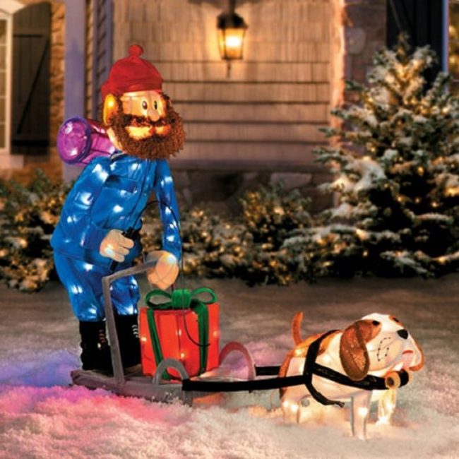 dog-sleigh-scene-outdoor-tinsel-decoration