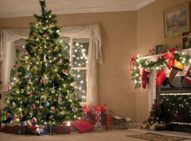 christmas-tree-with-350-clear-lights