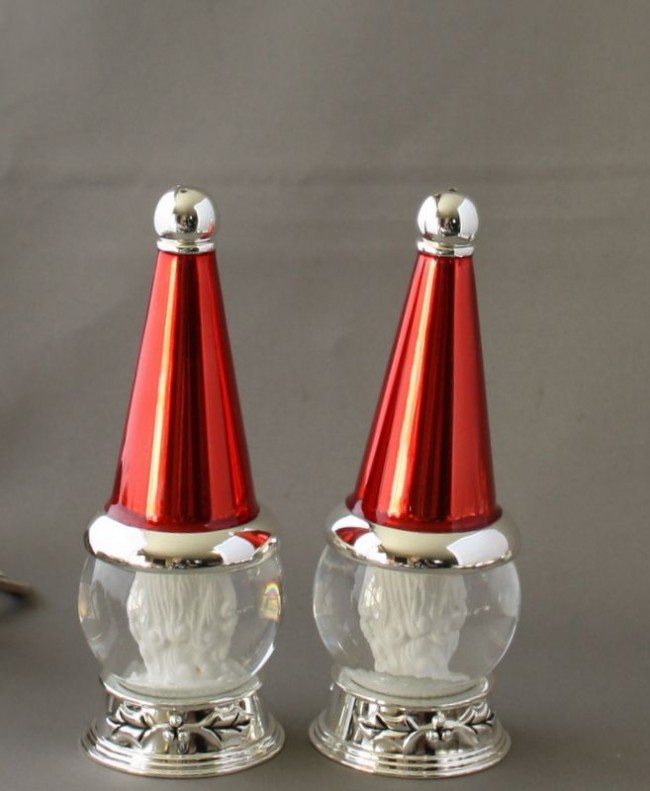 Towle Holiday Wishes Santa Snow Globe Salt & Pepper Shakers