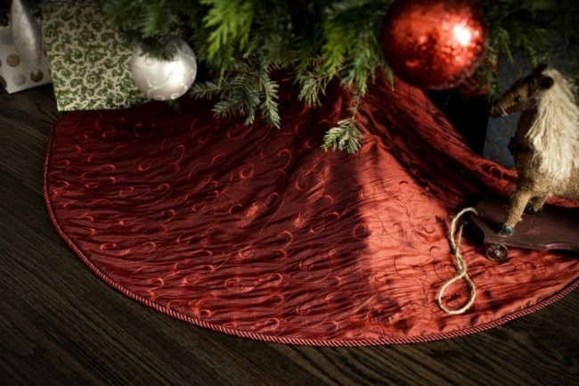 Classic Red Christmas Tree Skirt - Embroidered Taffeta