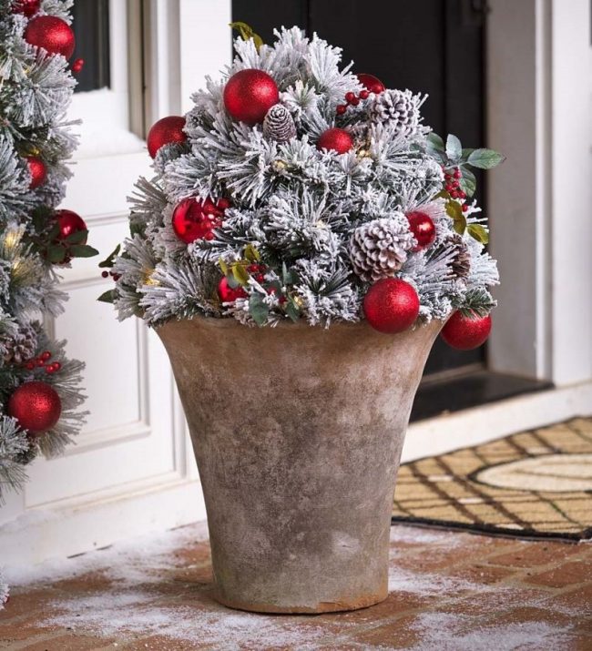 fairfax-lighted-decorated-holiday-urn-filler